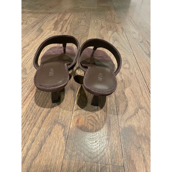 Wide Thong Suede Heels - Picture 5 of 7